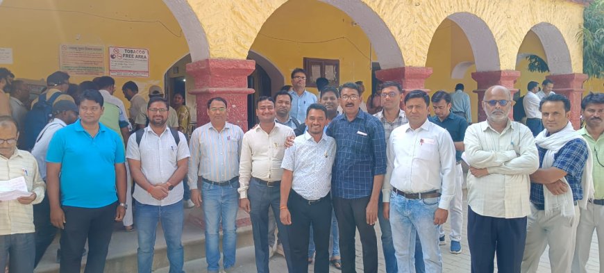 चित्रकूट इंटर कॉलेज कर्वी मूल्यांकन केंद्र में बोर्ड की कॉपियों का चल रहा है मूल्यांकन कार्य