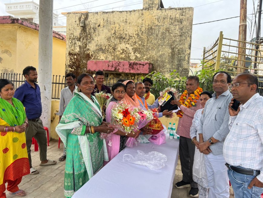 सत्य प्रेमी नगर में सफाई नायक वीरेंद्र यादव का सम्मान कोरोना काल में उत्कृष्ट सेवा के लिए कर्मियों ने किया अभिनंदन