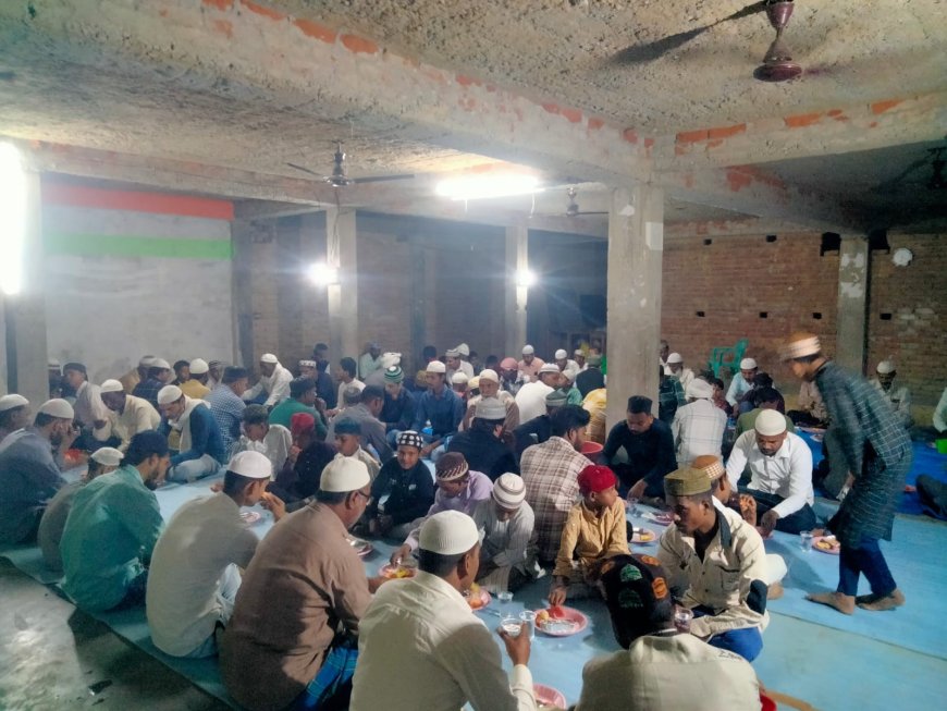 मदारपुर मीरापुर में रोजा इफ्तार का आयोजन किया गया