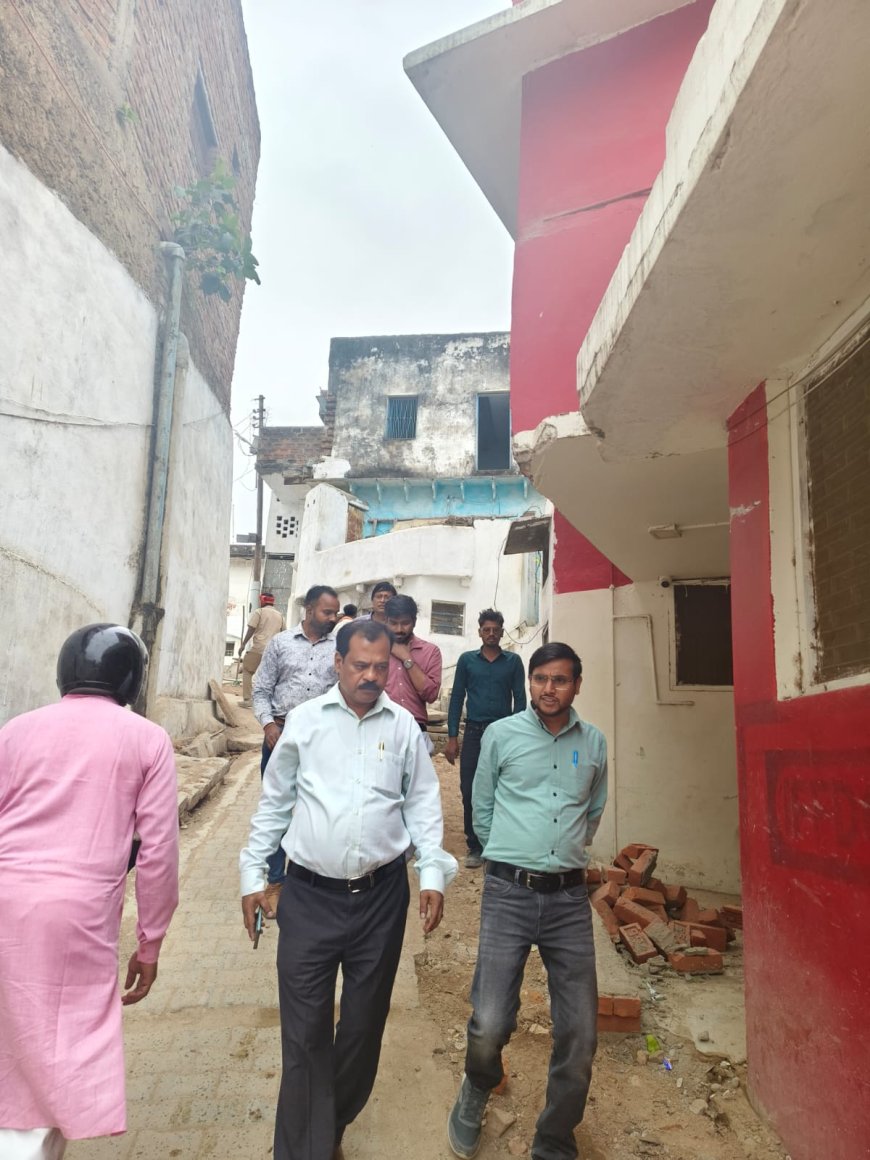 चित्रकूट स्थित रामघाट के सांस्कृतिक एवं शहरी कायाकल्प, चौड़ीकरण एवं सौंदर्यीकरण कार्य के अंतर्गत संचालित परियोजना का निरीक्षण किया गया।