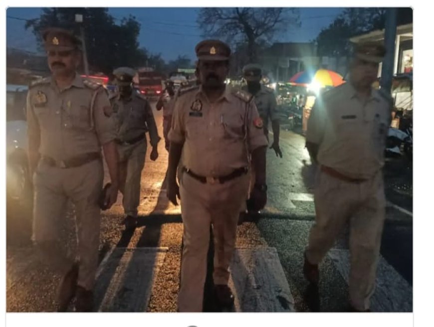 ईद और नवरात्र त्योहार के मद्देनजर कोतवाली बदोसरांय पुलिस ने पैदल गश्त कर नागरिकों को सुरक्षा का एहसास दिलाया