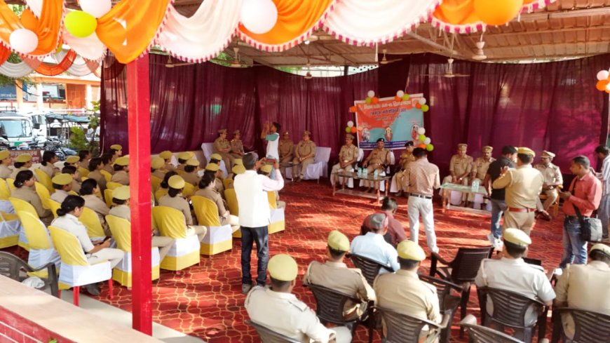 मिशन शक्ति अभियान-5.0” के द्वितीय चरण  के शुभारम्भ पर अपर पुलिस अधीक्षक चित्रकूट द्वारा थाना कोतवाली कर्वी से बाइक रैली को हरी झण्डी दिखाकर जागरूकता हेतु रवाना किया गया।