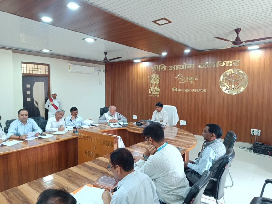 मुख्य विकास अधिकारी  डी पी पाल की अध्यक्षता में विशेष संचारी रोग नियंत्रण एवं दस्तक अभियान बैठक संपन्न हुई