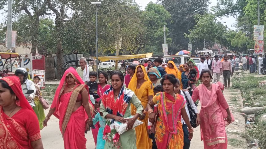 नवरात्रि पर्व के पांचवे दिन बडे बाबा के दरबार में उमडा आस्था का जन सैलाव हजारों श्रद्धालुओं ने पवित्र अभरन सरोवर में आचमन कर स्वामी जी की समाधि पर चादर परसाद चढा कर मनवांछित फलों की प्राप्ति की कामना किया