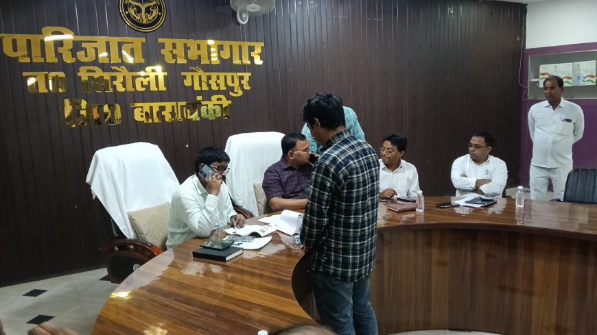 तहसील के पारिजात सभागार में उपजिलाधिकारी की अध्यक्षता एंव तहसीलदार बालेन्दु भूषण वर्मा के संयोजन में हुआ सम्पूर्ण समाधान दिवस