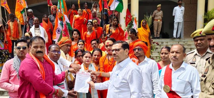 सोनभद्र में वंदे मातरम् चौक बनाने की मांग  शहीद दिवस पर विश्व हिंदू महासंघ ने जिला प्रशासन को सौंपा मांग  पत्र