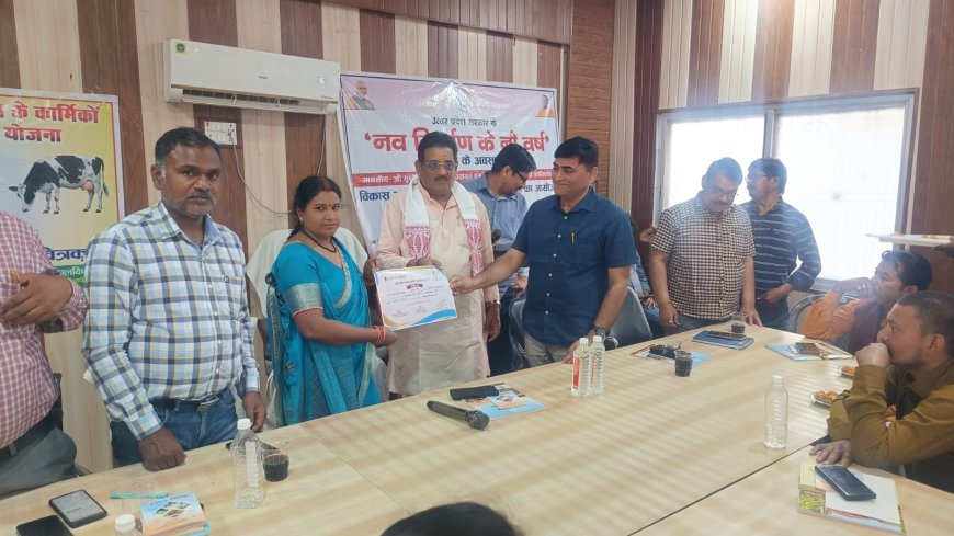 उत्तर प्रदेश सरकार के ‘नवनिर्माण के 9 वर्ष’ के उपलक्ष्य में विकासखंड पहाड़ी में भव्य गोष्ठी एवं सम्मान समारोह आयोजित