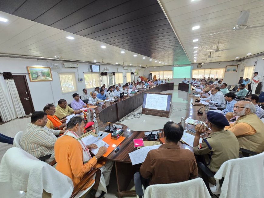 प्रभारी मंत्री  मनोहर लाल 'मन्नू कोरी' ने कलेक्ट्रेट में की विकास कार्यों एवं कानून व्यवस्था की समीक्षा बैठक संपन्न