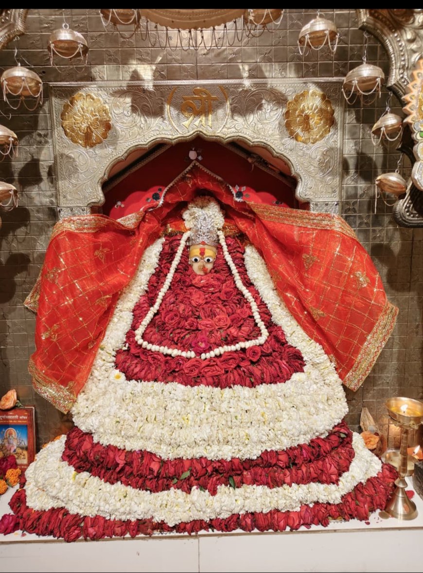 नवरात्रि पर महादेव तालाब मंदिर में मां कात्यायनी का भव्य श्रृंगार