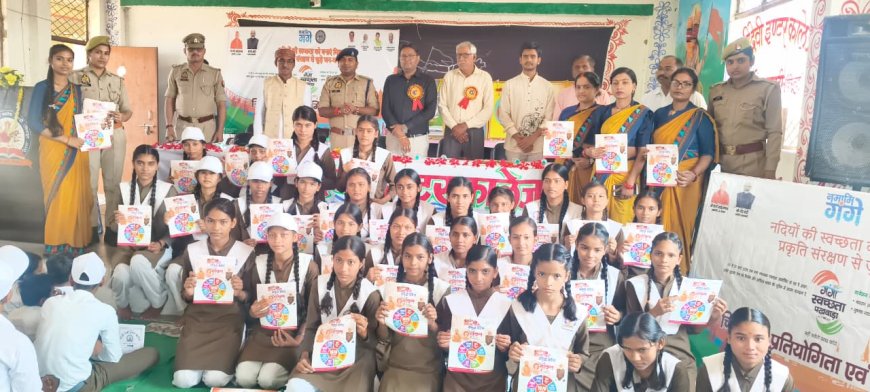 चित्रकूट क्षेत्राधिकारी राजापुर के नेतृत्व में थाना पहाड़ी की एण्टीरोमियों टीम द्वारा शांति देवी इंटर कॉलेज पहाड़ी चित्रकूट में “मिशन शक्ति फेज-5.0 के द्वितीय चरण के तहत महिलाओं एवं बालिकाओं को जागरूक किया गया