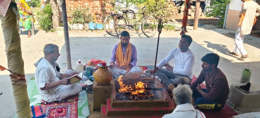 बिल्सी के बांस बरौलिया स्थित वृद्धाश्रम में नवरात्रि के पावन पर्व पर विधि विधान से किया गया हवन-पूजन