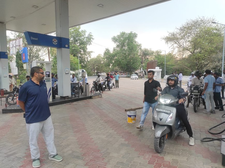 बाराबंकी में पेट्रोल-डीजल पर्याप्त, घबराकर न करें खरीद—डीएम