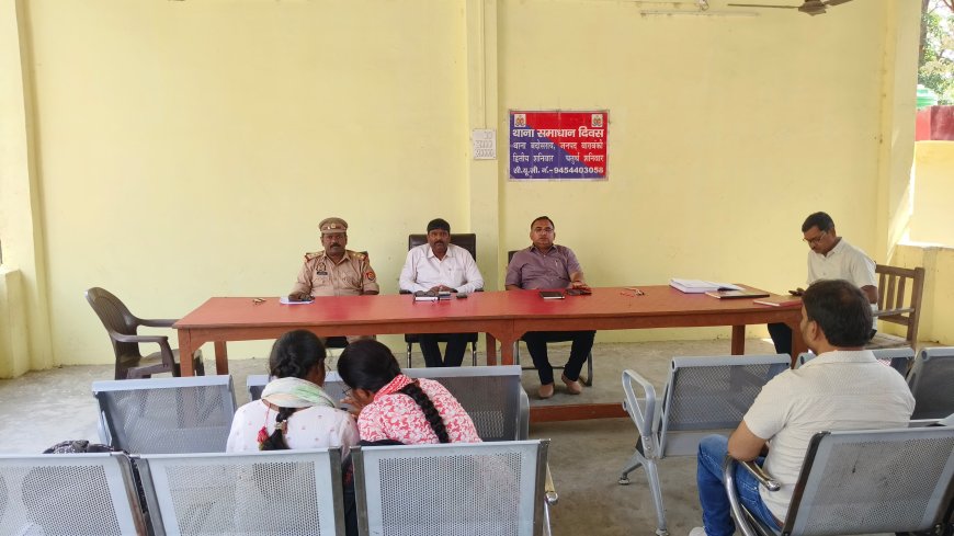 थाना कोतवाली बदोसरांय सम्पूर्ण समाधान दिवस उपजिलाधिकारी अनिल कुमार सरोज की अध्यक्षता एंव प्रभारी निरीक्षक अजीत विद्यार्थी के संयोजन में हुआ जिसमें कुल 2 शिकायते आंयी 1 निस्तारित