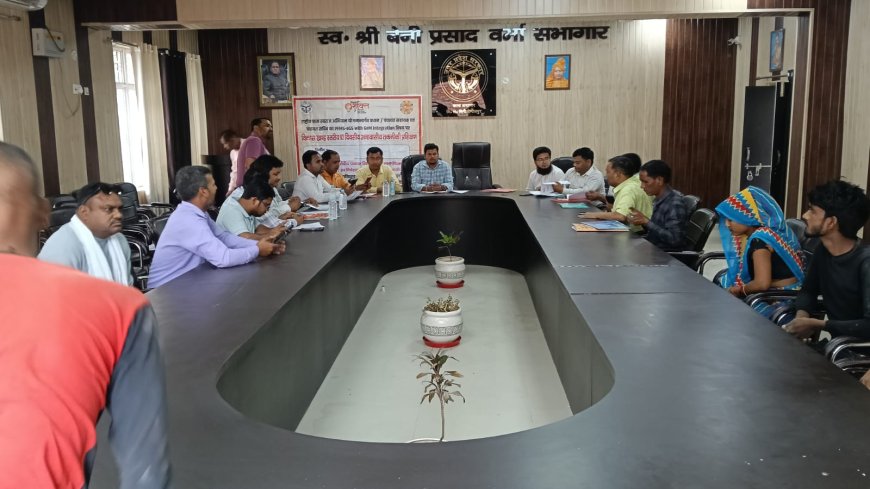 ब्लाक सभागार सिरौलीगौसपुर में पंचायत सहायकों व पंचायत सचिवों को एक दिवसीय प्रशिक्षण दिया गया