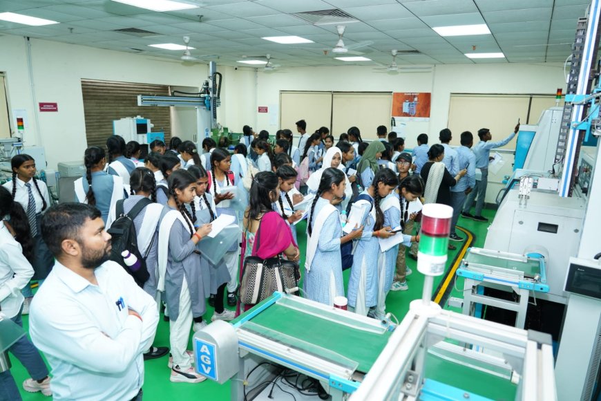 एकेटीयू में छात्रों का शैक्षणिक भ्रमण, वैज्ञानिक प्रयोगशालाओं का कराया गया अवलोकन