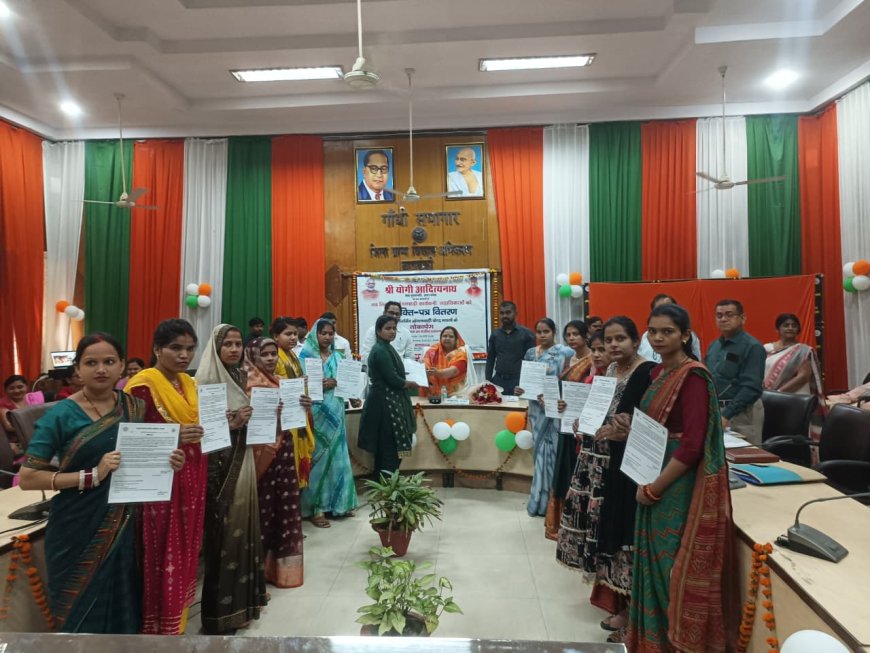 लोकभवन लखनऊ से कार्यक्रम का सजीव प्रसारण, आंगनबाड़ी कार्यकत्रियों को मिले नियुक्ति पत्र