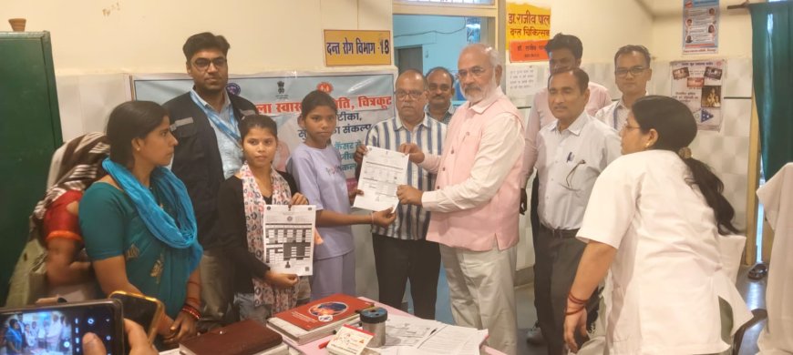 सी०एम०ओ० ने किया एच०पी०वी० टीकाकरण अभियान का शुभारम्भ