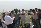 भूमि की पैमाइश करने पहुँचे चकबंदी अधिकारियों को पिंडोल के गामीणों ने विरोध प्रदर्शन कर टीम को बापस भेजा तहसील