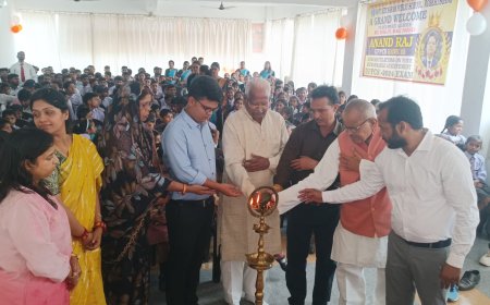 पीसीएस आनंद राज सिंह का माता-पिता के साथ हुआ भव्य स्वागत