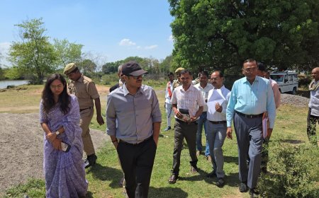 फार्मर रजिस्ट्री में लापरवाही पर डीएम सख्त, सिद्धपुर पंचायत का औचक निरीक्षण