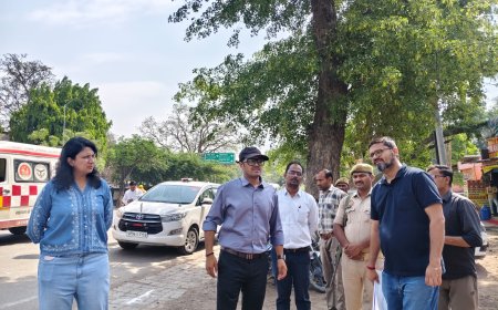 जिलाधिकारी ने किया धनुष चौराहे से पटेल तिराहे तक सड़क चौड़ीकरण व सौंदर्यीकरण कार्यों का स्थलीय निरीक्षण