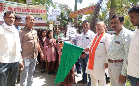 स्कूल चलो अभियान रैली को एमएलसी ने दिखाई हरी झंडी