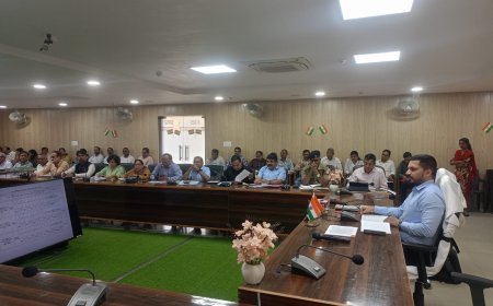 ₹50 लाख से अधिक की परियोजनाओं पर डीएम की सख्त समीक्षा, समयसीमा व गुणवत्ता पर जोर