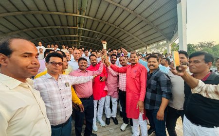 बाराबंकी में शिक्षकों का टेट के विरोध में मशाल जुलूस, जोरदार प्रदर्शन