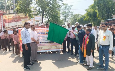 स्कूल चलो अभियान रैली को उपजिलाधिकारी ने दिखाई हरी झंडी