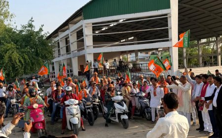 नारी शक्ति वंदन अभियान के तहत भाजपा महिला मोर्चा की बाइक रैली निकली