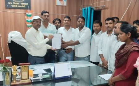 ग्राम रोजगार सेवकों ने शुरू की 10 दिवसीय हड़ताल, 9 सूत्रीय मांग पत्र सौंपा