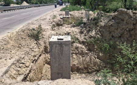 अधूरा अंडरपास बना हादसों का कारण, एक साल से खुले गड्ढों से राहगीर परेशान