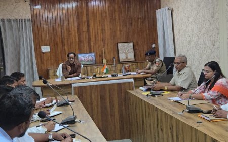 जिलाधिकारी की अध्यक्षता में संपन्न हुई जिला स्तरीय सड़क सुरक्षा समिति की बैठक; सड़क सुरक्षा के मानकों का कड़ाई से अनुपालन सुनिश्चित करने के निर्देश