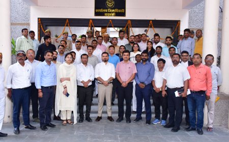 *निवर्तमान जिलाधिकारी श्री शशांक त्रिपाठी को भावभीनी विदाई, प्रशासनिक कार्यशैली की सराहना* *जनसुनवाई से विकास कार्यों तक सक्रिय भूमिका, जनपदवासियों ने दी आत्मीय विदाई*