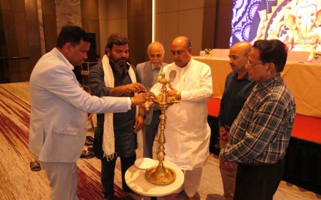 गोरखपुर में Way To University का सेमिनार आयोजित, छात्रों को करियर गाइडेंस दी गई