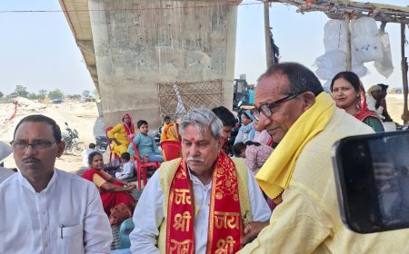 कछला घाट पर आज श्री गंगा सप्तमी  ,(मोक्ष दायिनी) पर विशाल भंडारा , छप्पन भोग,जलचर भोग लड्डुओं आदि का आयोजन