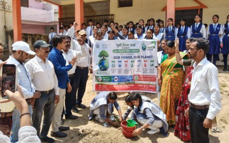 *पृथ्वी दिवस पर बालिकाओं ने किया वृक्षारोपण,जिला विधिक सेवा प्राधिकरण के तहत ठोस अपशिष्ट प्रबंधन पर भी दी जानकारी*