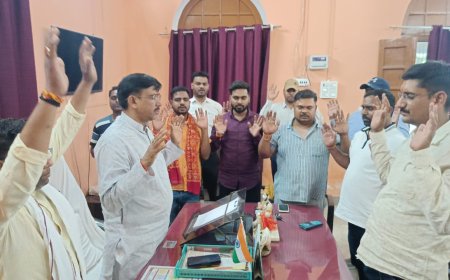 ड्रमंडगंज सड़क हादसे पर पालिका में शोक सभा का आयोजन*  *नपाध्यक्ष श्यामसुंदर केशरी एवं सभासदों ने दो मिनट का मौन रखकर व्यक्त की शोक संवेदना*