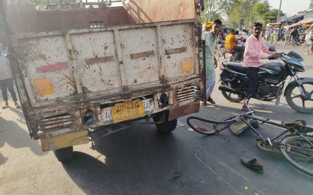 लोधौरा चौराहे पर तेज रफ्तार पिकअप की टक्कर से साइकिल सवार गंभीर घायल