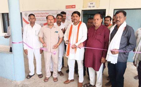 क्षेत्र के हाजी वारिस अली शाह मेमोरियल डिग्री कालेज पारिजात धाम बरोलिया में उत्तर प्रदेश सरकार द्वारा संचालित योजनान्तर्गत कौशल विकास मिशन का शुभारंभ विधान परिषद सदस्य अंगद सिंह के प्रतिनिधि अमरेन्द्र सिंह बब्लू ने किया