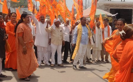 ओबरा में विश्व हिंदू महासंघ की भव्य शोभायात्रा