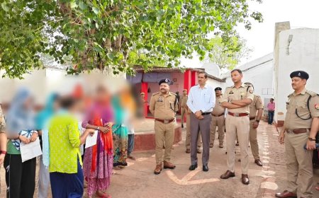 जिला कारागार का औचक निरीक्षण, बच्चों से संवाद कर बांटी खुशियां