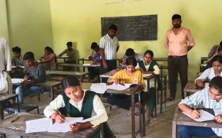 मुख्यमंत्री अभ्युदय निःशुल्क कोचिंग  हेतु जनपद चित्रकूट के पांच परीक्षा केंद्रों में राजकीय जिला पुस्तकालय,प्रवेश परीक्षा संपन्न हुई
