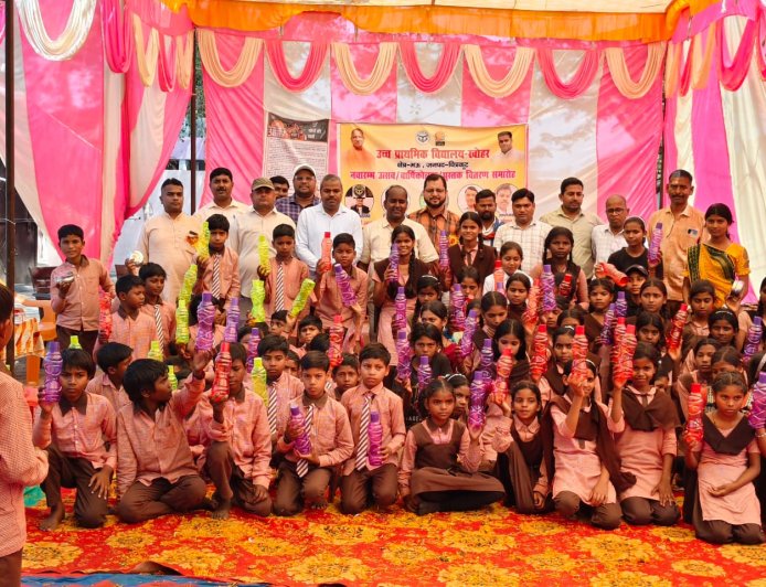 चित्रकूट में नवारंभ उत्सव/वार्षिकोत्सव/पुरस्कार वितरण समारोह आयोजित किया गया।