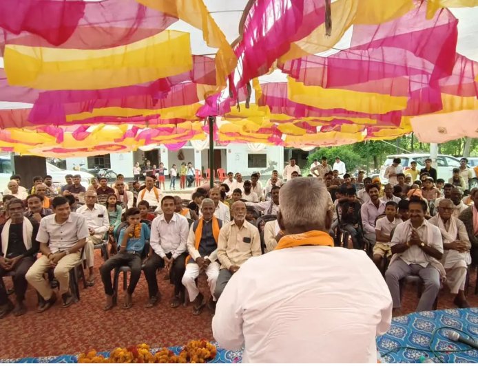 तिवारीपुर में नई सड़क निर्माण का शिलान्यास, ग्रामीणों को मिलेगा लाभ