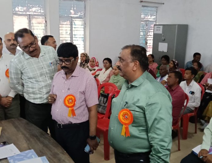 सिरौलीगौसपुर  के राजकीय इण्टर कॉलेज में जनगणना प्रगणकों के प्रशिक्षण का उपजिलाधिकारी अनिल कुमार सरोज तहसीलदार बालेन्दु भूषण वर्मा, खंण्ड शिक्षा अधिकारी रमेश चन्द्रा ने संयुक्त रूप से उदघाटन किया