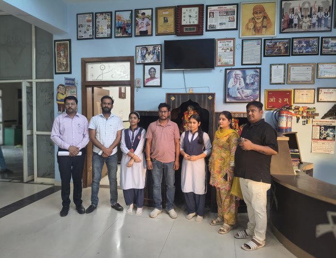 बाबा इंटरनेशनल स्कूल ने फिर रचा इतिहास,दसवीं की छात्रा मनु उपाध्याय ने किया विद्यालय टॉप