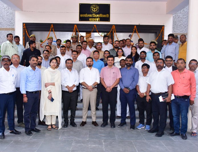 निवर्तमान जिलाधिकारी श्री शशांक त्रिपाठी को भावभीनी विदाई, प्रशासनिक कार्यशैली की सराहना
