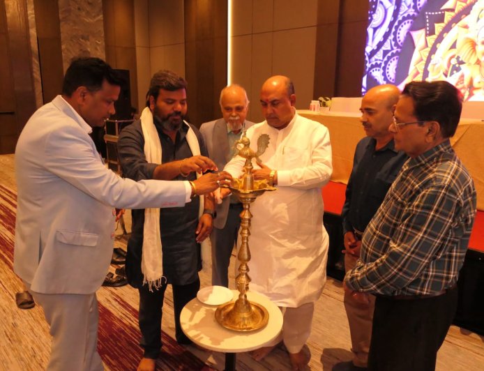 गोरखपुर में Way To University का सेमिनार आयोजित, छात्रों को करियर गाइडेंस दी गई