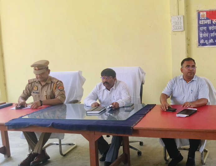 थाना समाधान दिवस कोतवाली बदोसरांय उपजिलाधिकारी अनिल कुमार सरोज की अध्यक्षता एंव प्रभारी निरीक्षक राम अवतार राम के संयोजन में हुआ